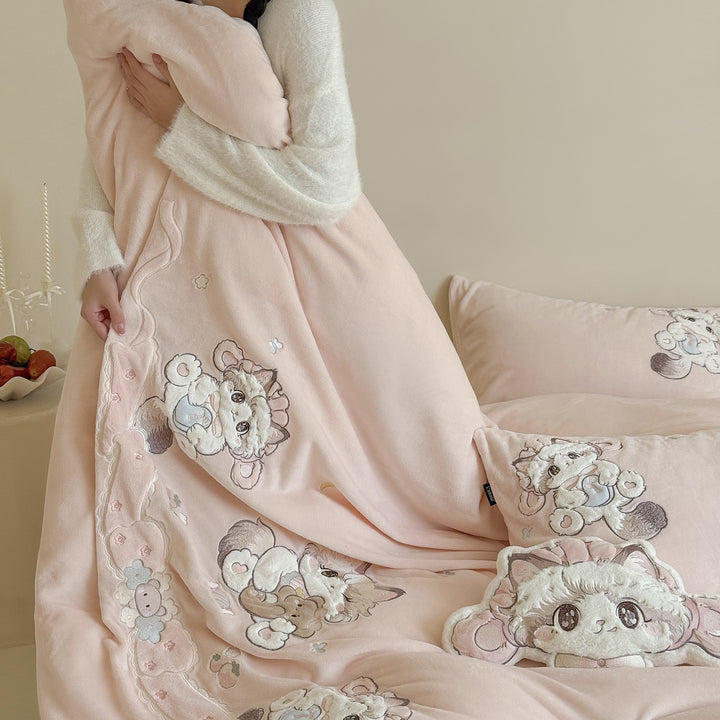 Embroidered Cartoon Kitten Plush Microfiber Duvet Cover Set with Decorative Pillow Shams