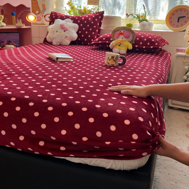 Cozy Polka Dot Fleece Mattress Cover