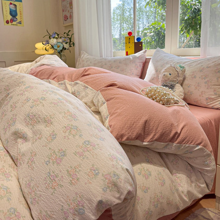 Lightweight Decorative Bedding Set
