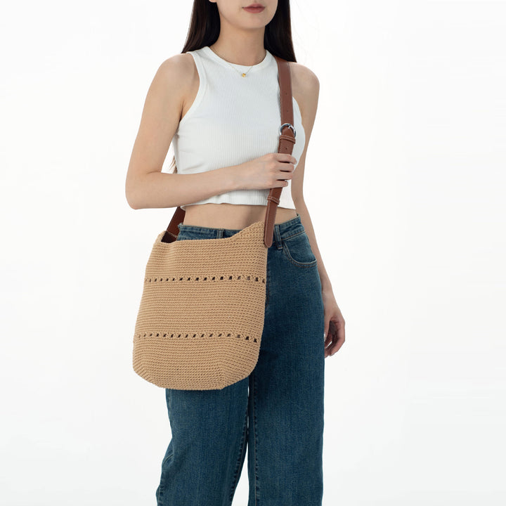 Comfortable crossbody bag made of crocheted material Stornfield