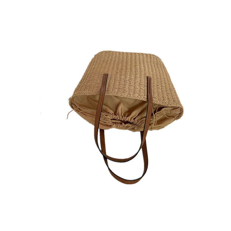 Spacious straw bag with sustainable leather handles Stornfield