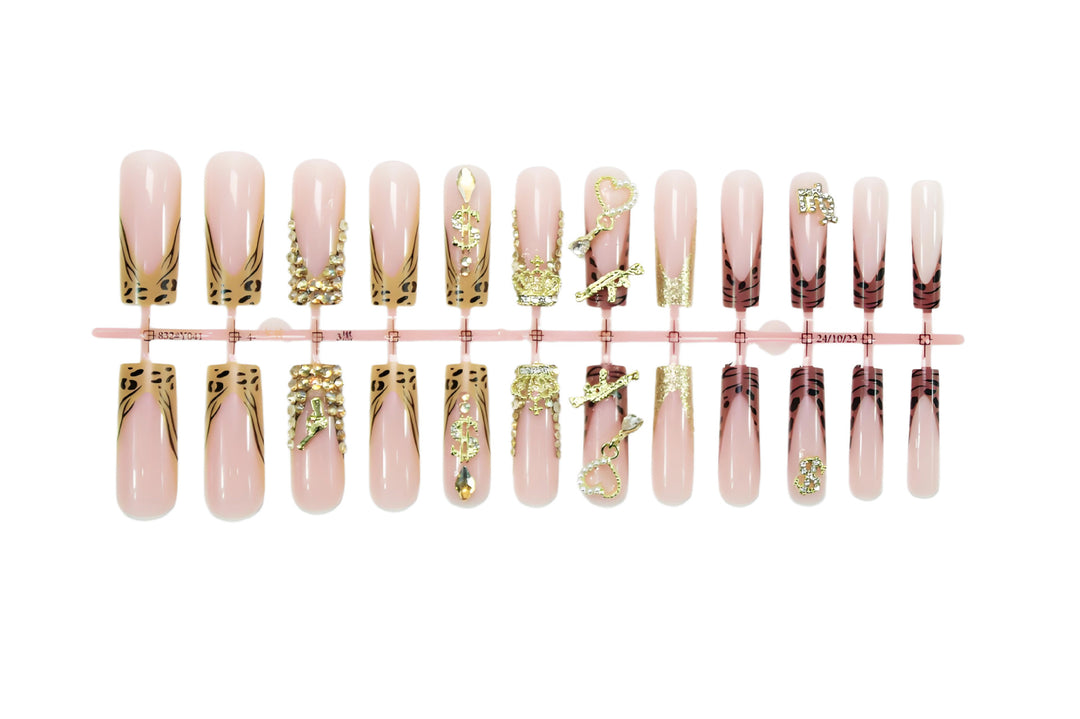 Artificial nail set with elegant golden and animal decorations Stornfield
