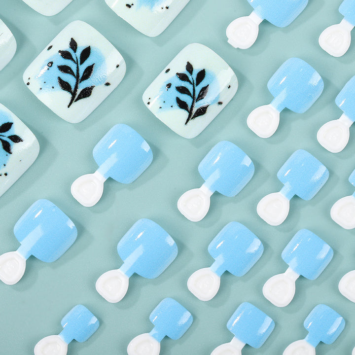 Stylish leaf design artificial nails Stornfield