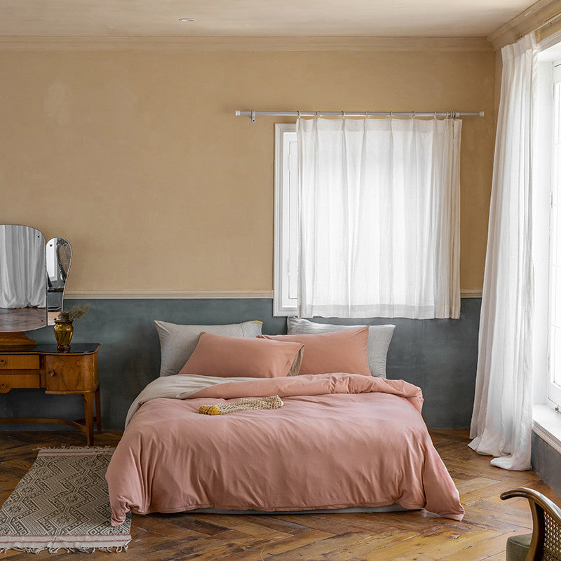 Breathable reversible bedding set made of organic cotton with light quilt and pillowcases