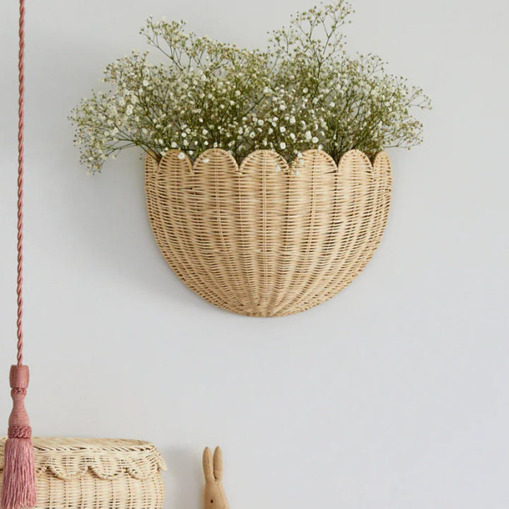 Wall basket in elegant shell design Stornfield