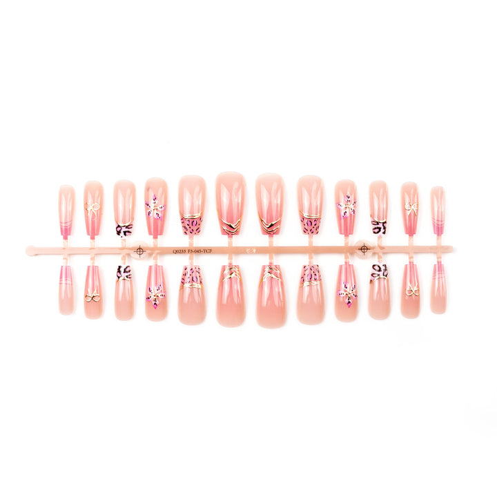 Artificial nails with floral accents Stornfield