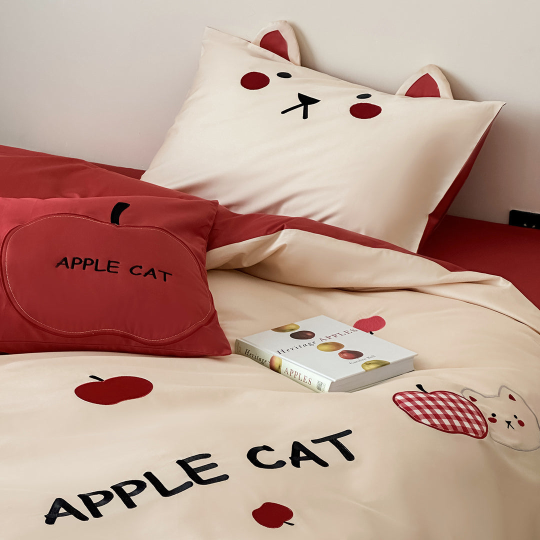 Children's bedding set with apple cat appliqués and quilted decorative pillowcase Stornfield