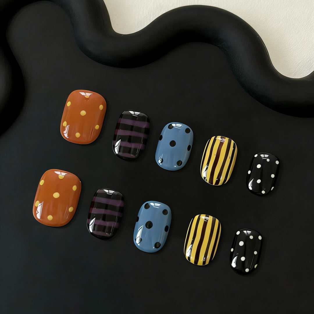 Artistic Cat-Themed Press-On Nail Art Set Stornfield