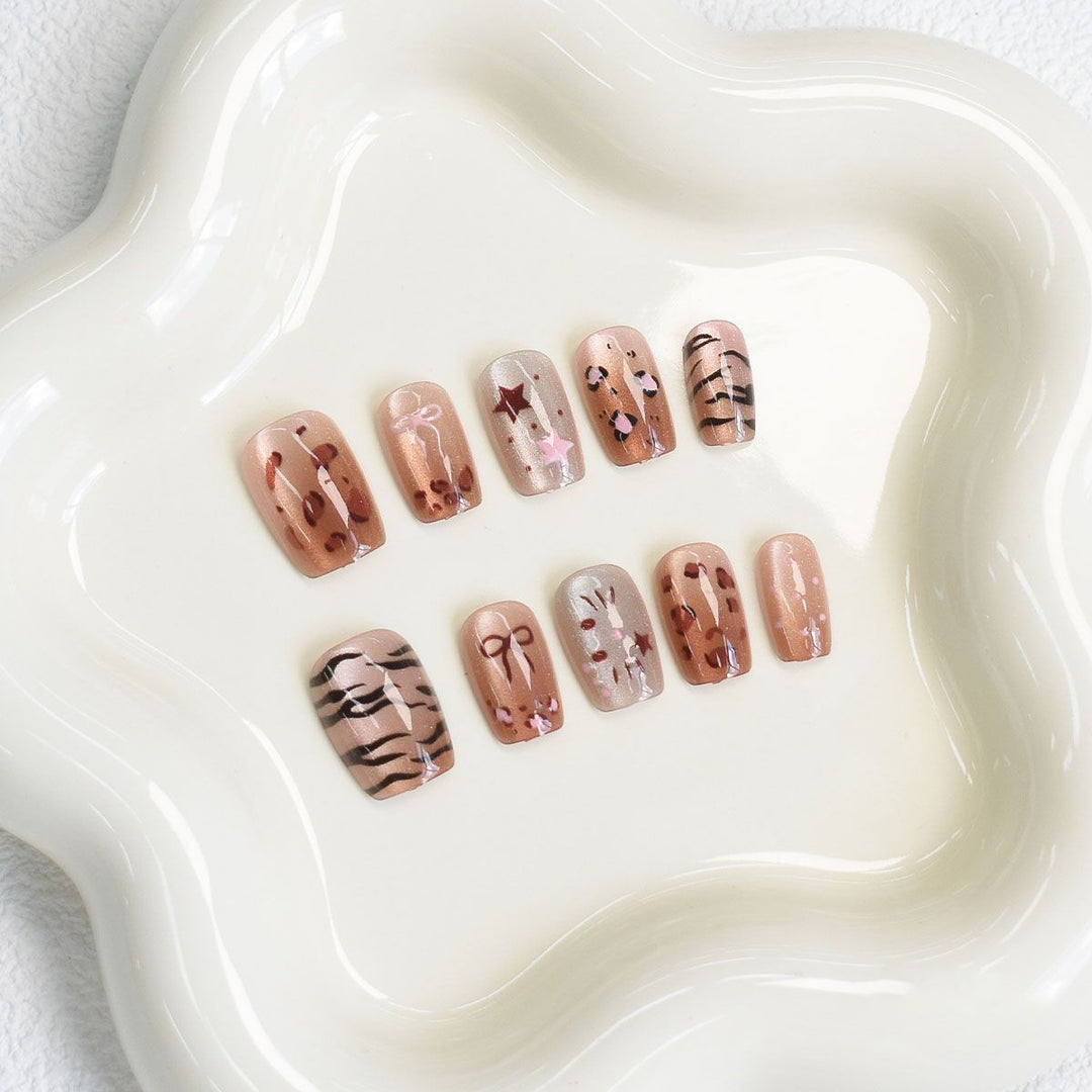 Stylish animal motif artificial nails Stornfield