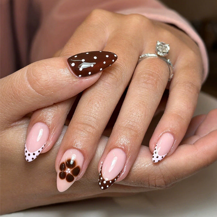 Artificial nail set with sweet chocolate and flower designs Stornfield