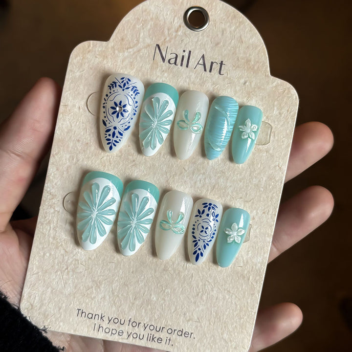 Elegant Floral-Design Press-On Nail Set Stornfield