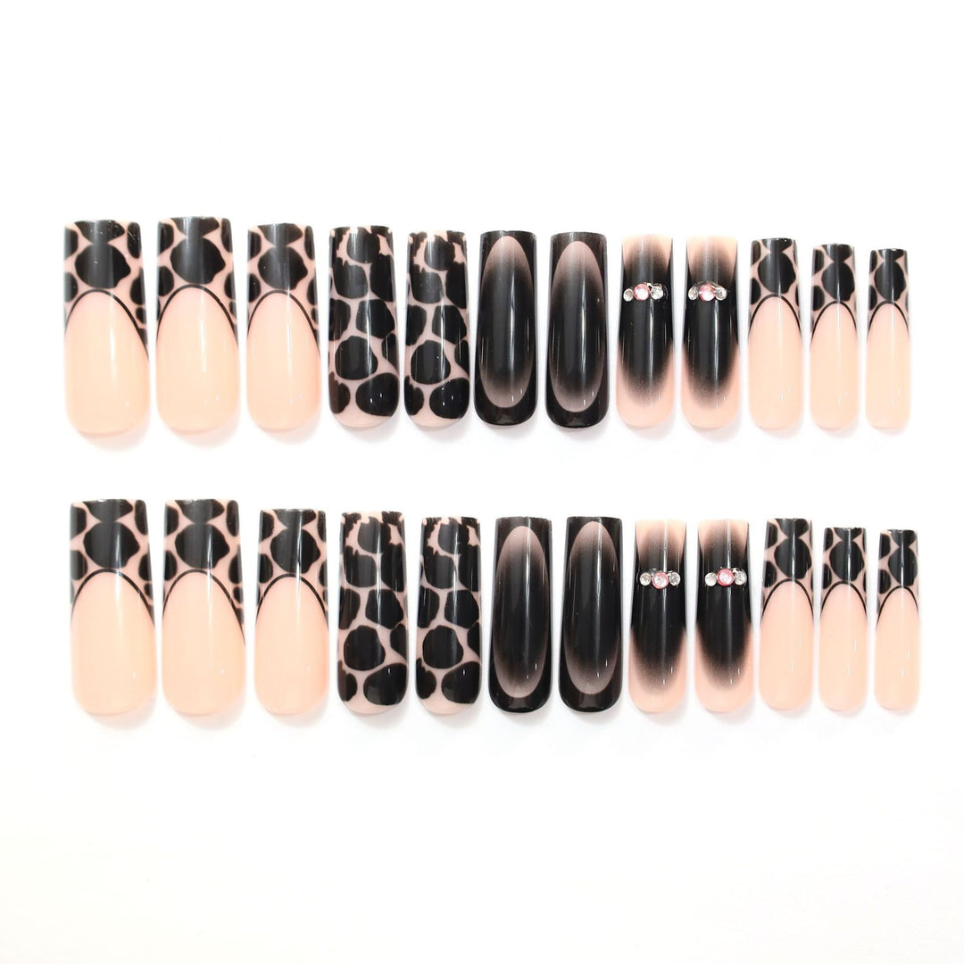 Glamorous artificial nails with modern 3D designs Stornfield