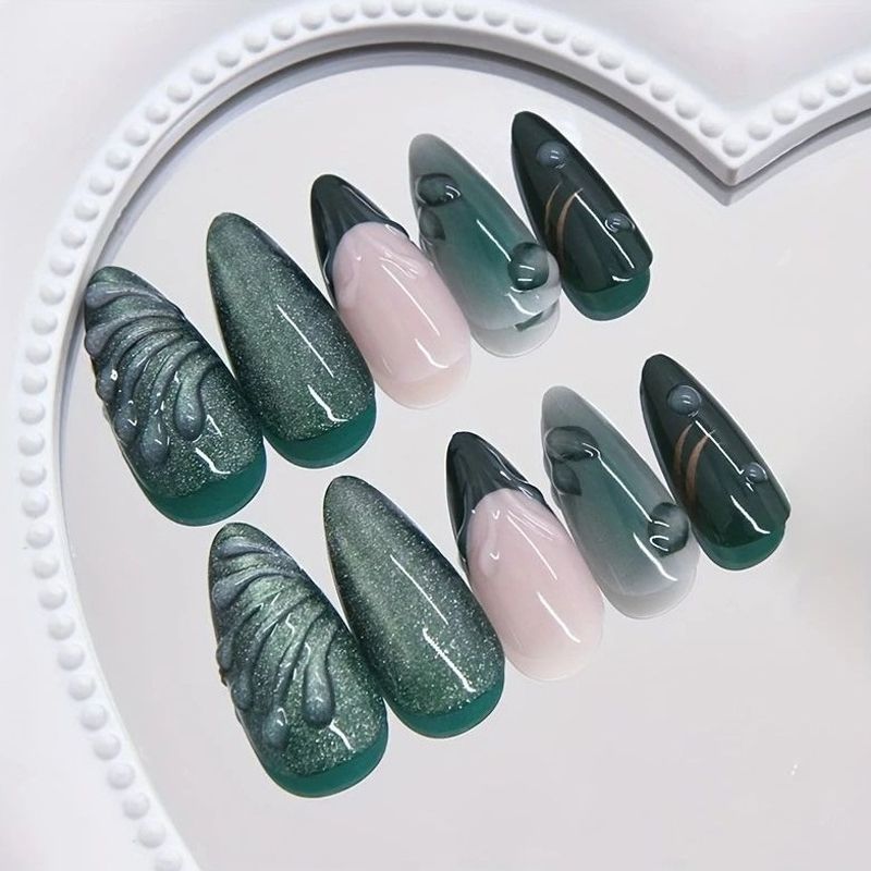 Artificial nails with luxurious metallic and glitter details Stornfield