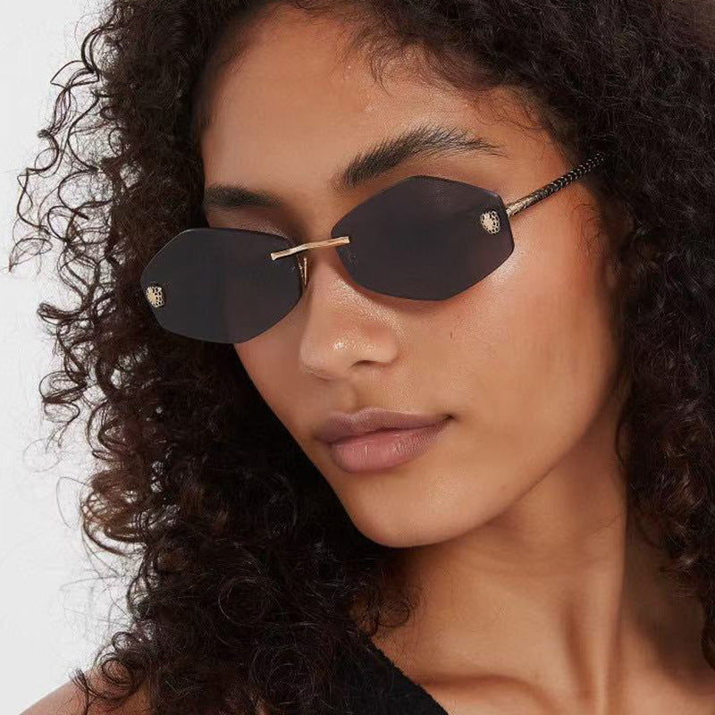 Women's geometric sunglasses in modern design with elegant metal frame Stornfield