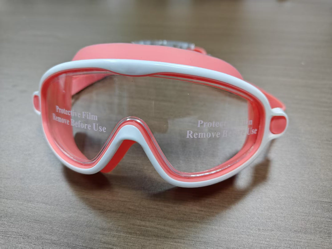 Swimming mask with wide field of vision and UV protection Stornfield