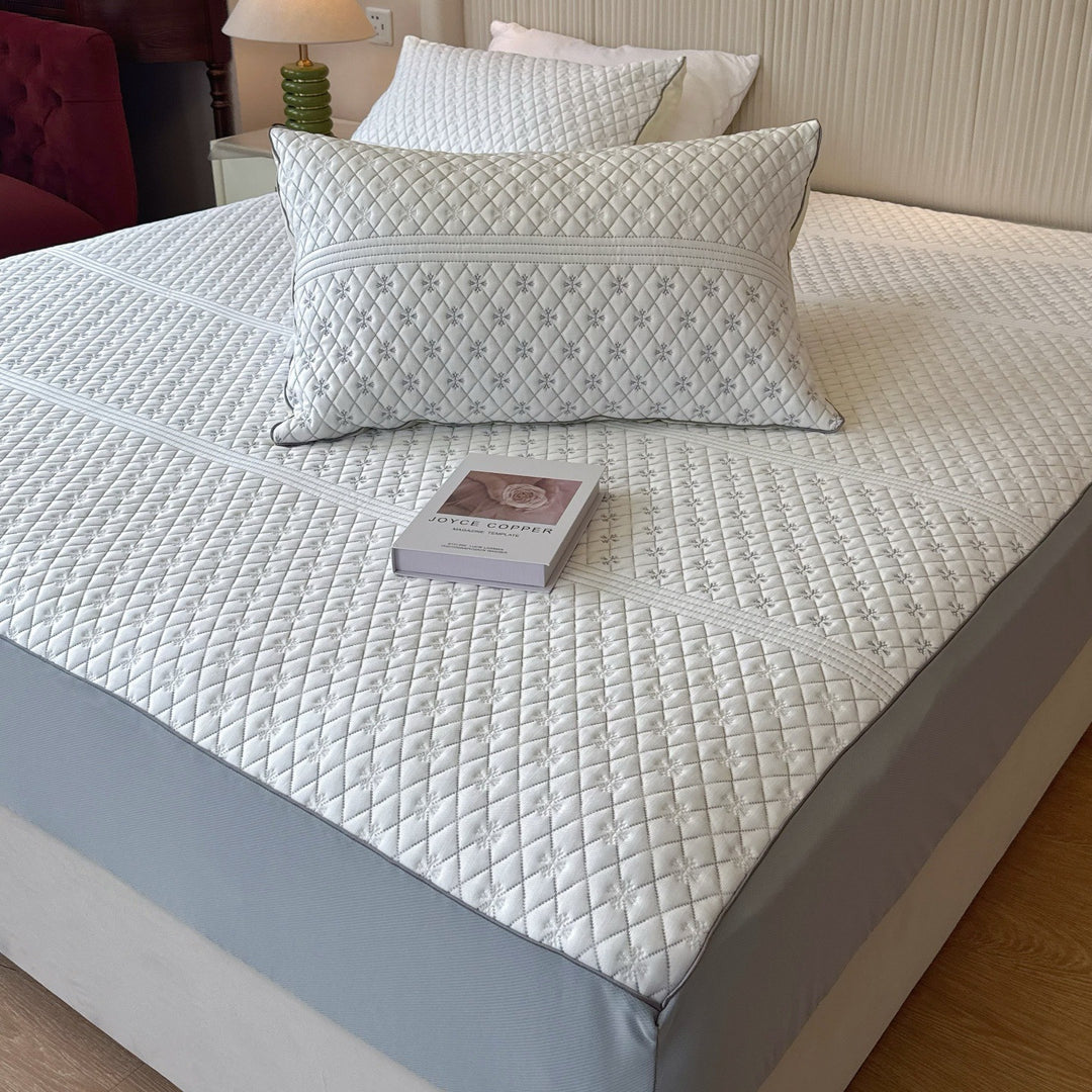 Water-repellent quilted mattress protector with elastic all-around cover