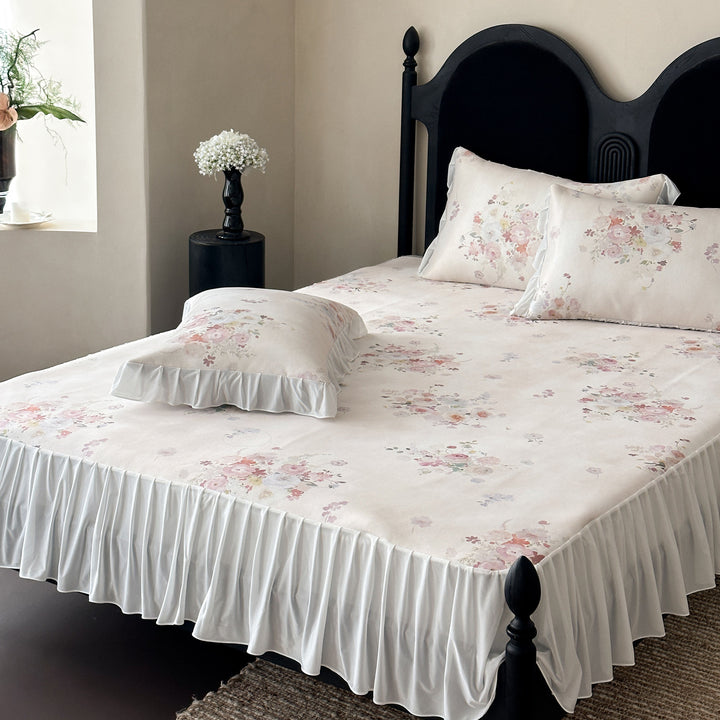Luxurious bedding set with ruffled hem, fitted sheet and pillowcases