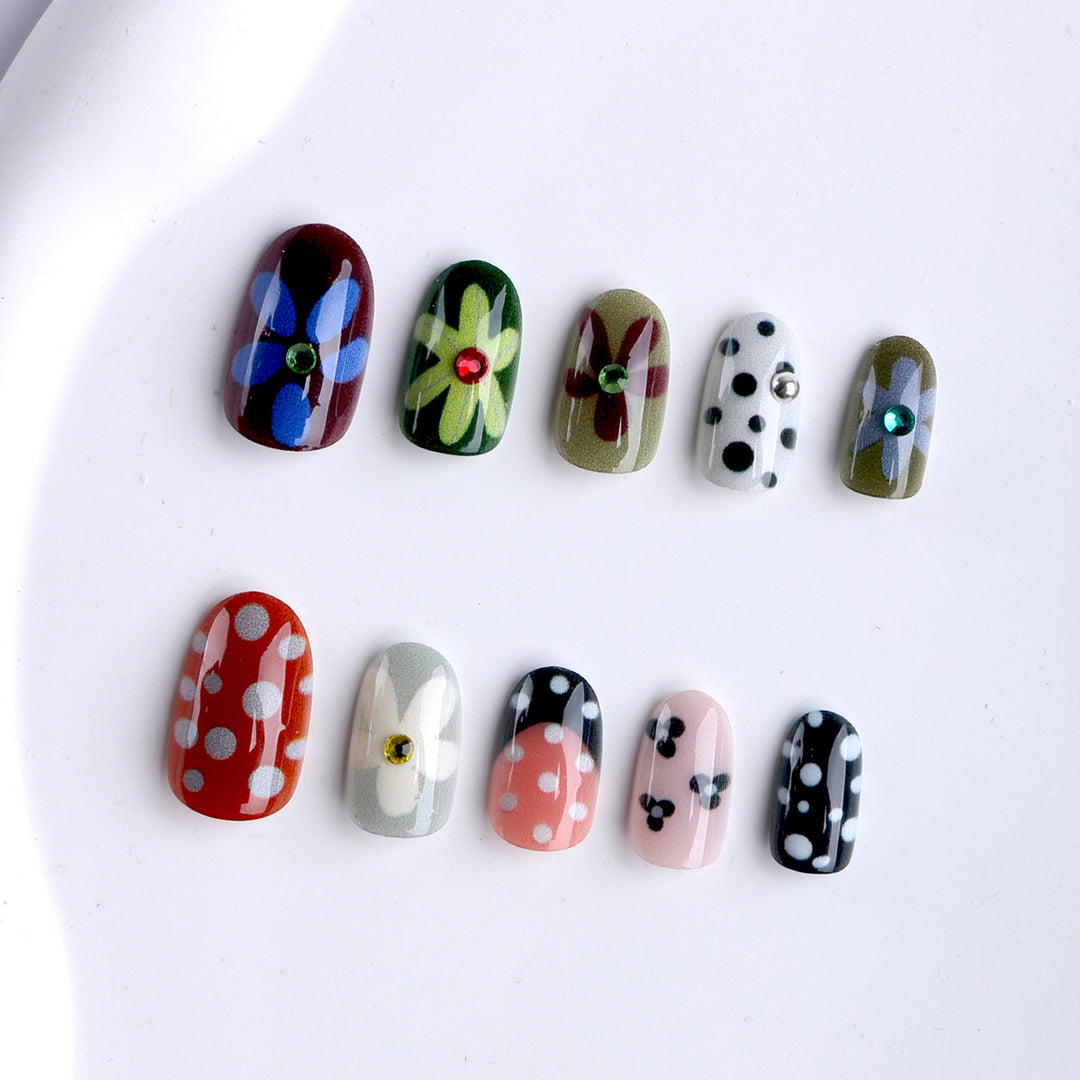 Artful Nail Art with Floral Designs Stornfield