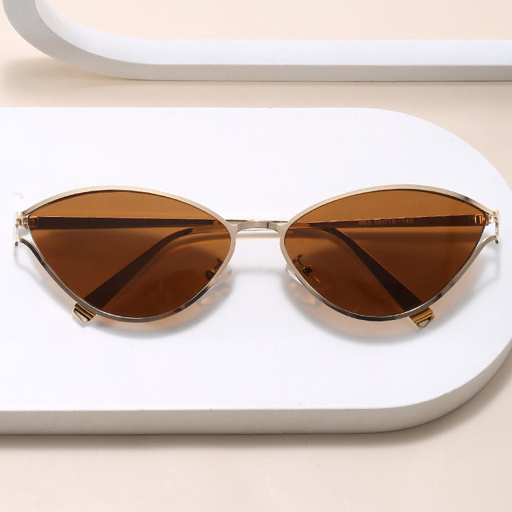 Fashionable Cat-Eye Sunglasses with Thin Metal Frame Stornfield