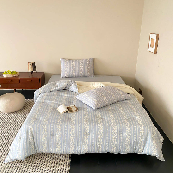 Bedding set with playful dog print made of soft cotton blend