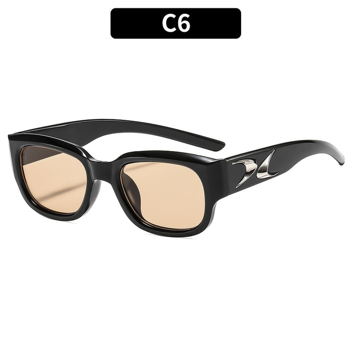 Retro-Inspired Oversized Sunglasses