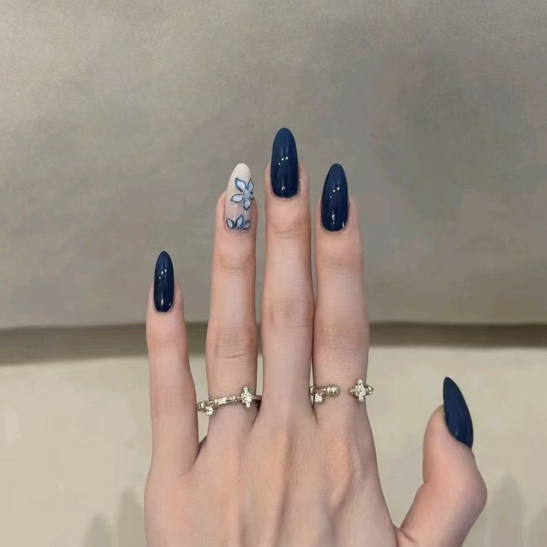 Elegant Floral Design Press-On Nail Art Set Stornfield