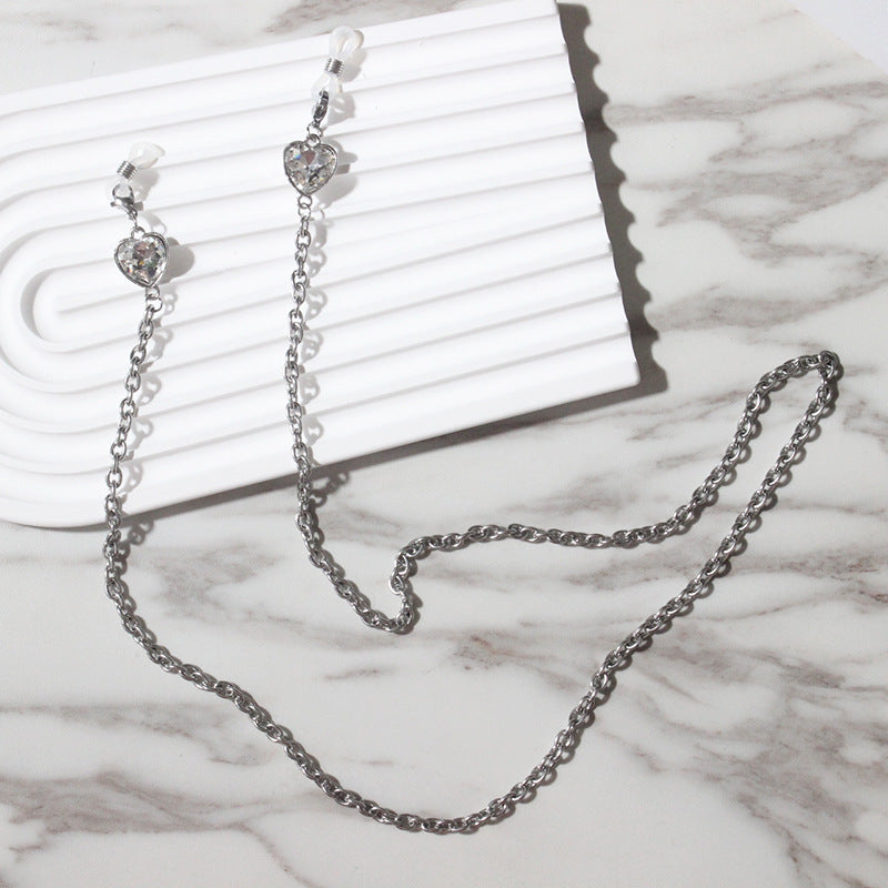 Fashionable glasses holder chain with heart pendants Stornfield