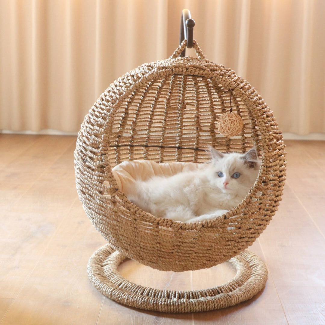 Hanging chair made of natural material Stornfield