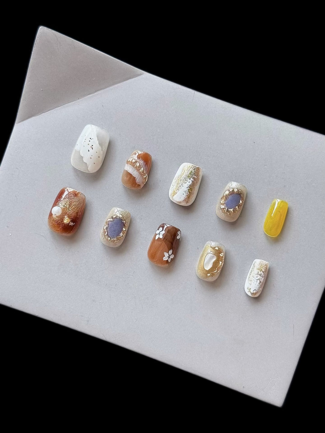 Artistic Decorative Press-On Nail Kit