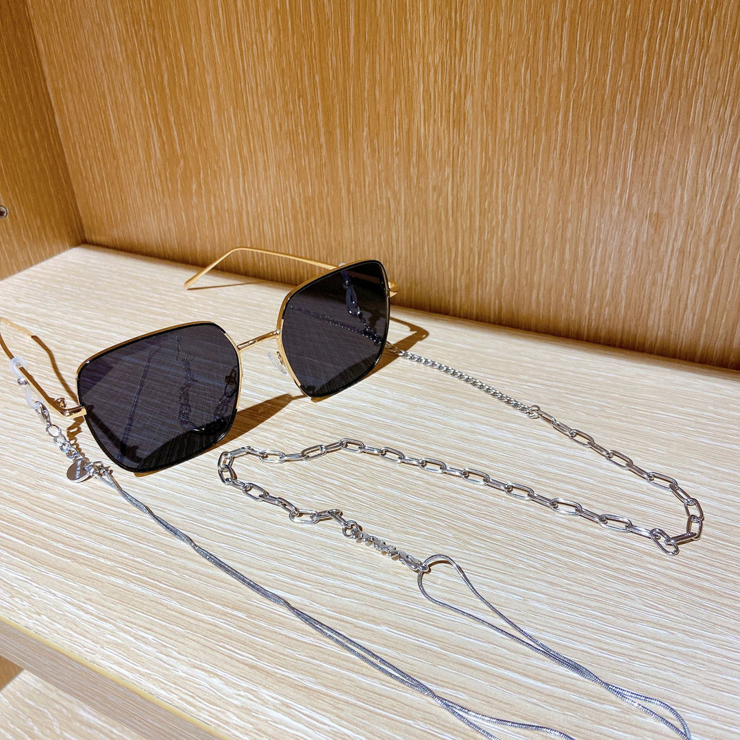 Fashionable sunglasses with luxurious chain strap Stornfield