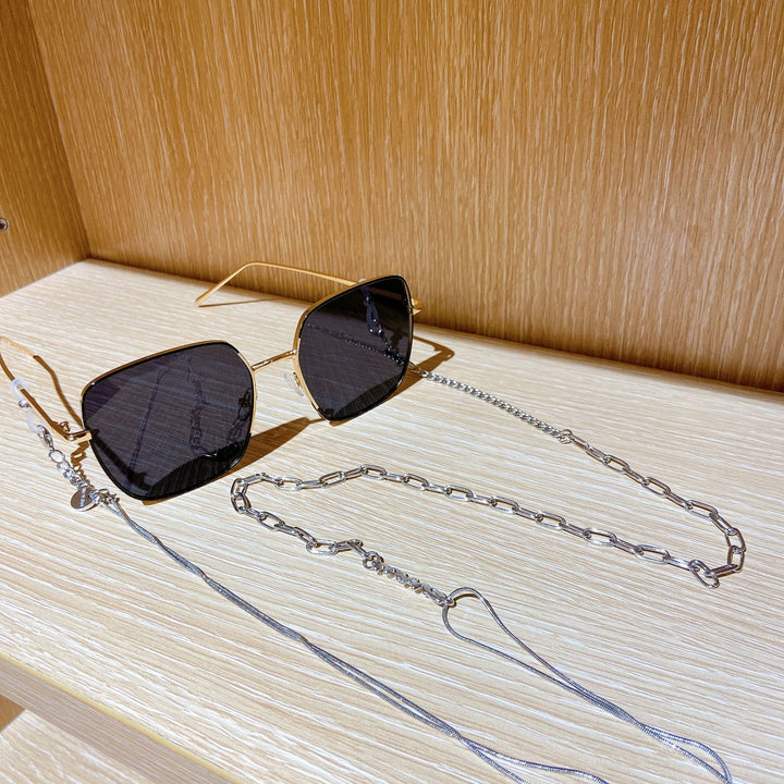 Fashionable sunglasses with luxurious chain strap Stornfield