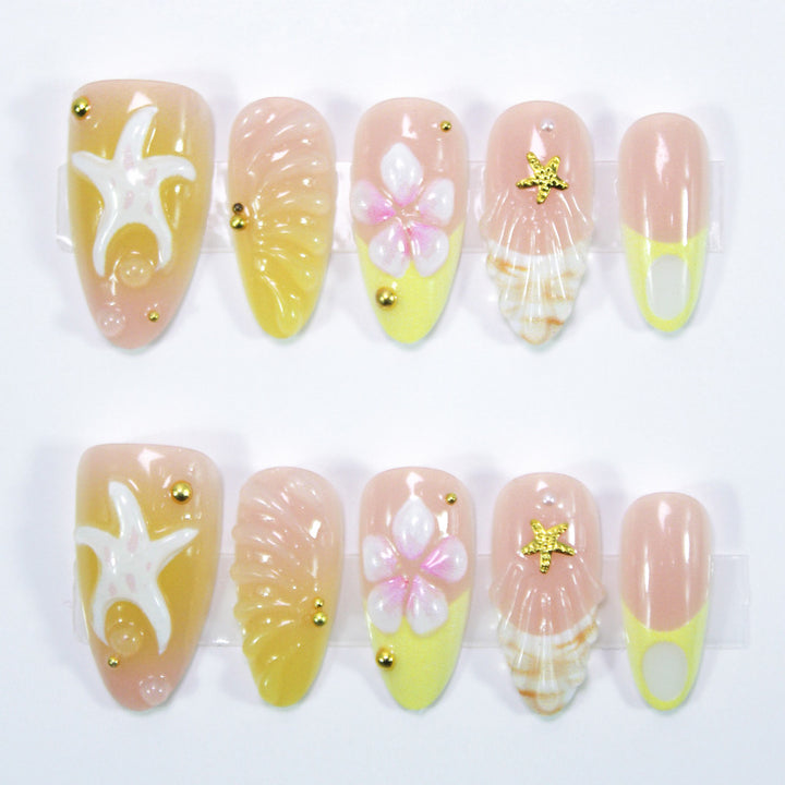 Artificial nail set with maritime shell and flower motifs Stornfield
