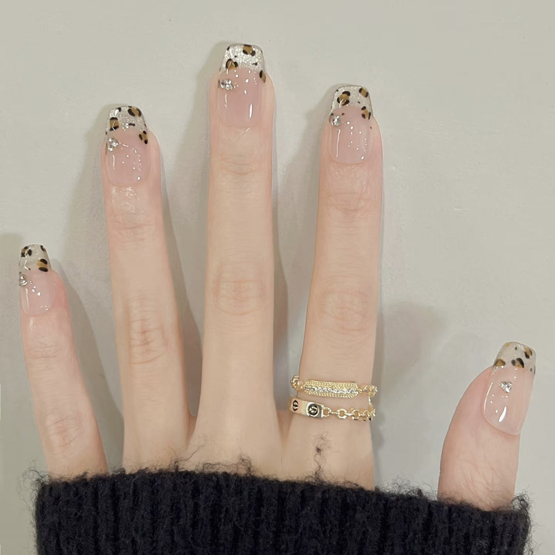 Stylish Leopard Print Press-On Nail Set