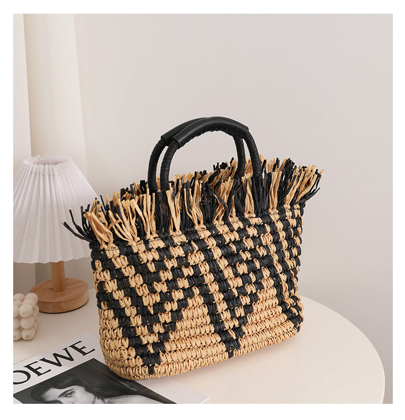 Stylish straw bag with eye-catching pattern Stornfield
