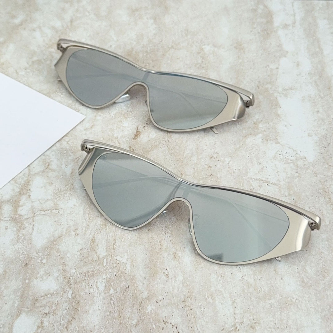 Fashion-Forward Shield Sunglasses Stornfield