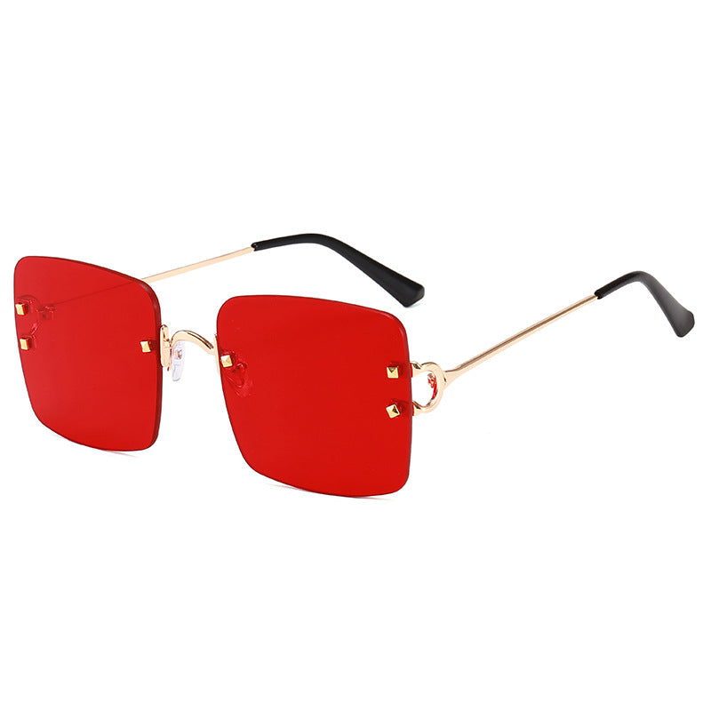 Women square sunglasses with an elegant metal frame and sturdy lenses Stornfield