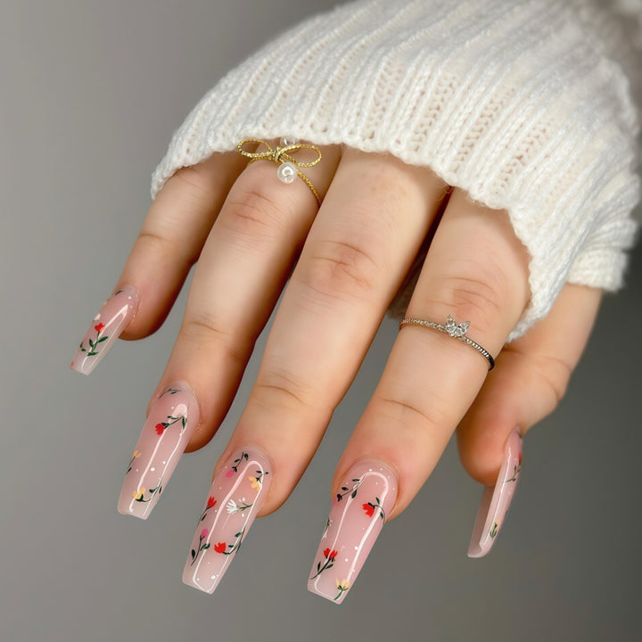 Artificial nails with abstract patterns Stornfield