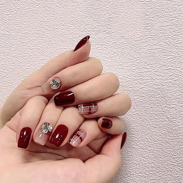Artificial nail set with elegant, shimmering design and creative accents Stornfield