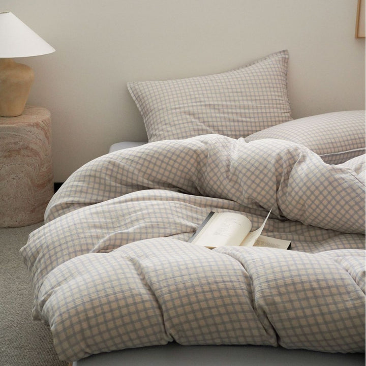 Checked cotton bedding set with soft percale texture and reversible pillowcases