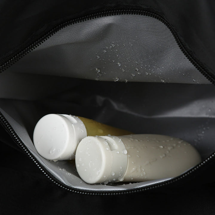 Sporty travel bag with water-repellent properties and ergonomic carrying handles Stornfield
