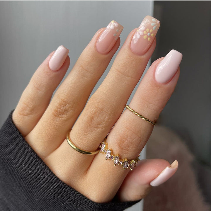 Artful nail extensions with floral decorations Stornfield