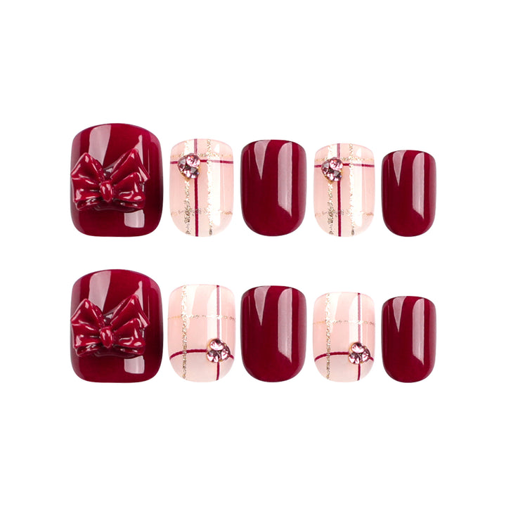 Artful nail decoration with elegant details Stornfield