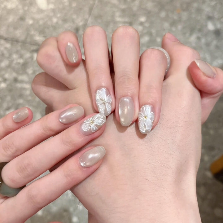 Artificial nails with delicate flower design Stornfield