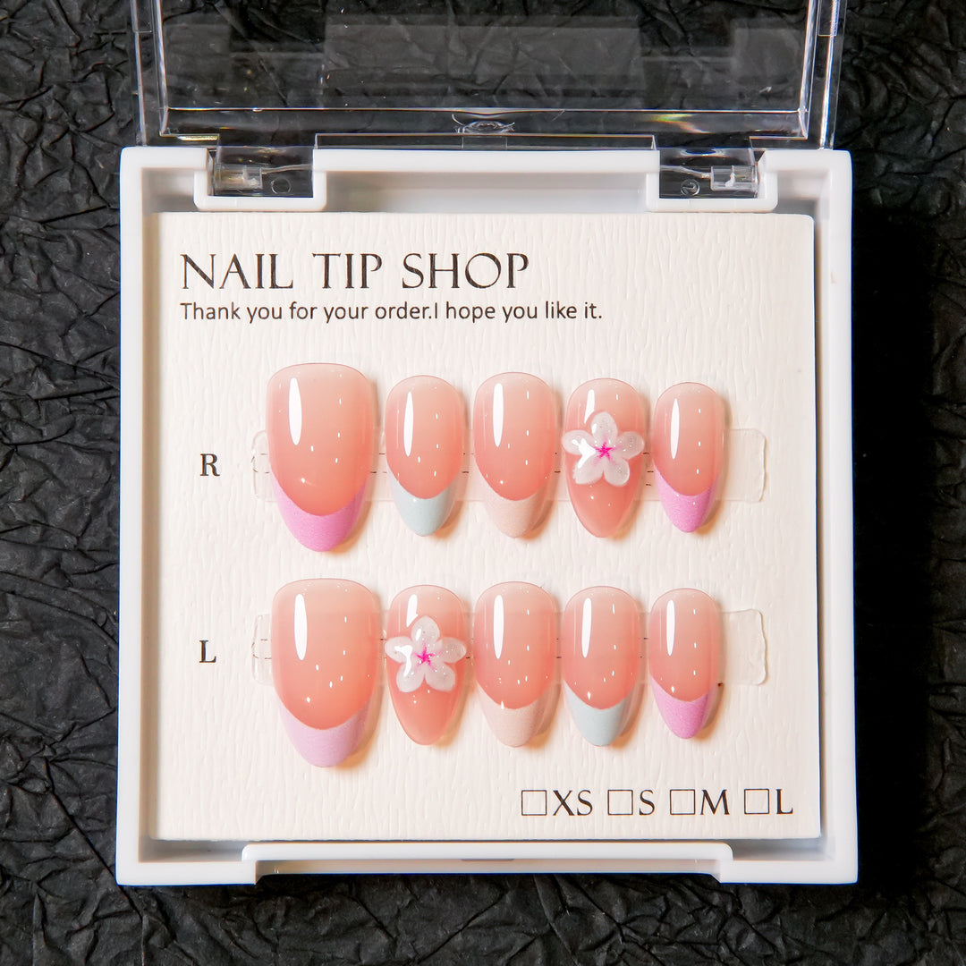 Elegant Floral Design Press-On Nail Set