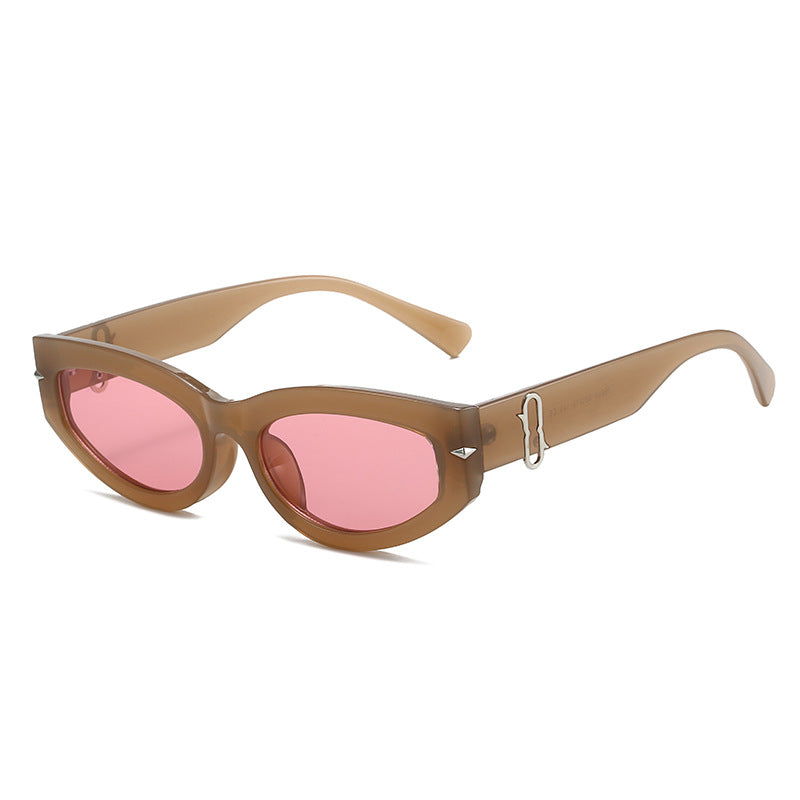Retro-Inspired Cat-Eye Sunglasses with Bold Frame Stornfield