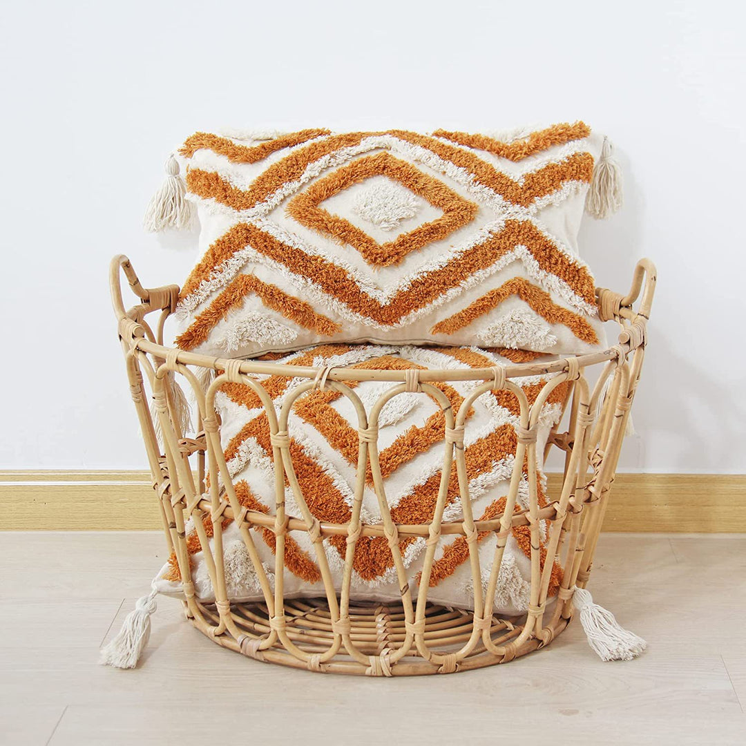 Square decorative cushion cover with hand-tufted diamond relief and decorative corner tassels Stornfield