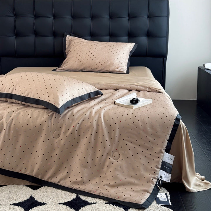 Fine cotton satin bedding set with heart allover and satin edge
