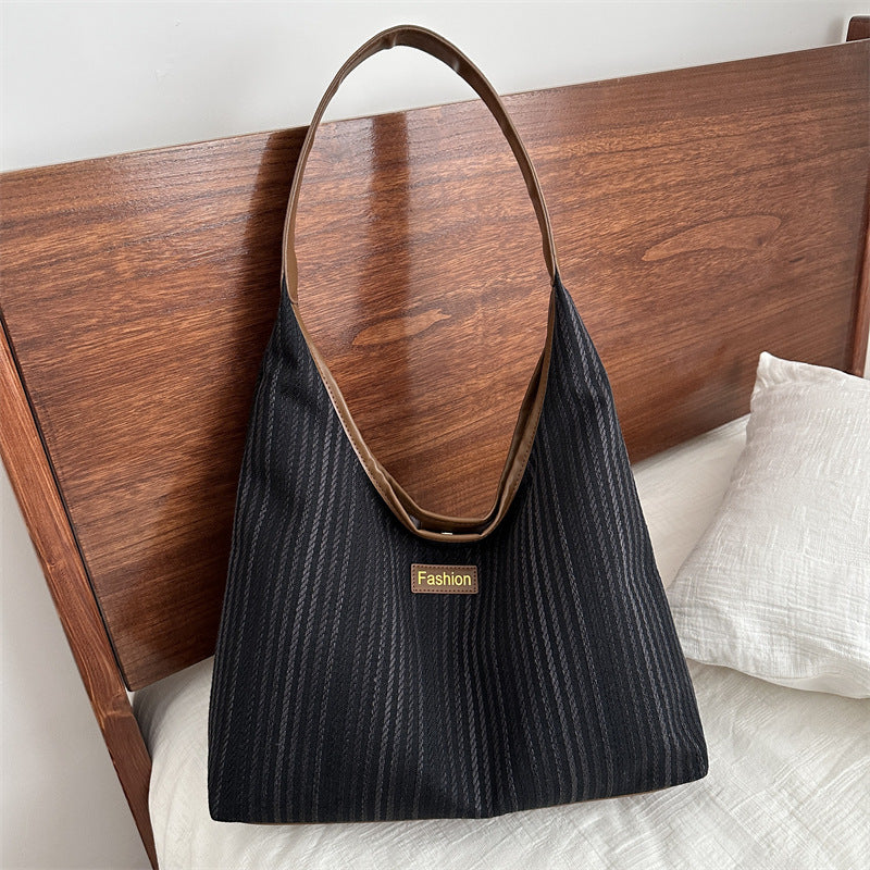 Fashionable Textured Shoulder Bag