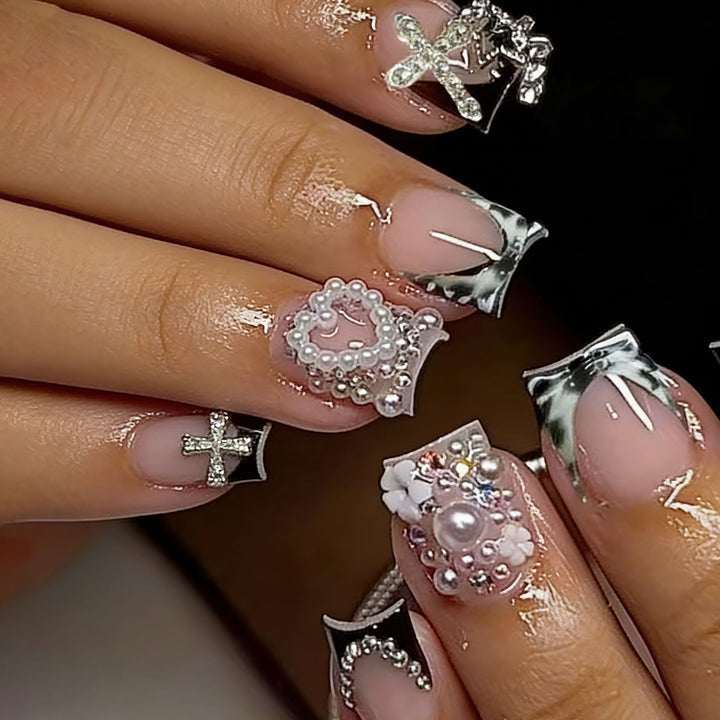 Elegant Artificial Nail Tips with Gold Accents Stornfield