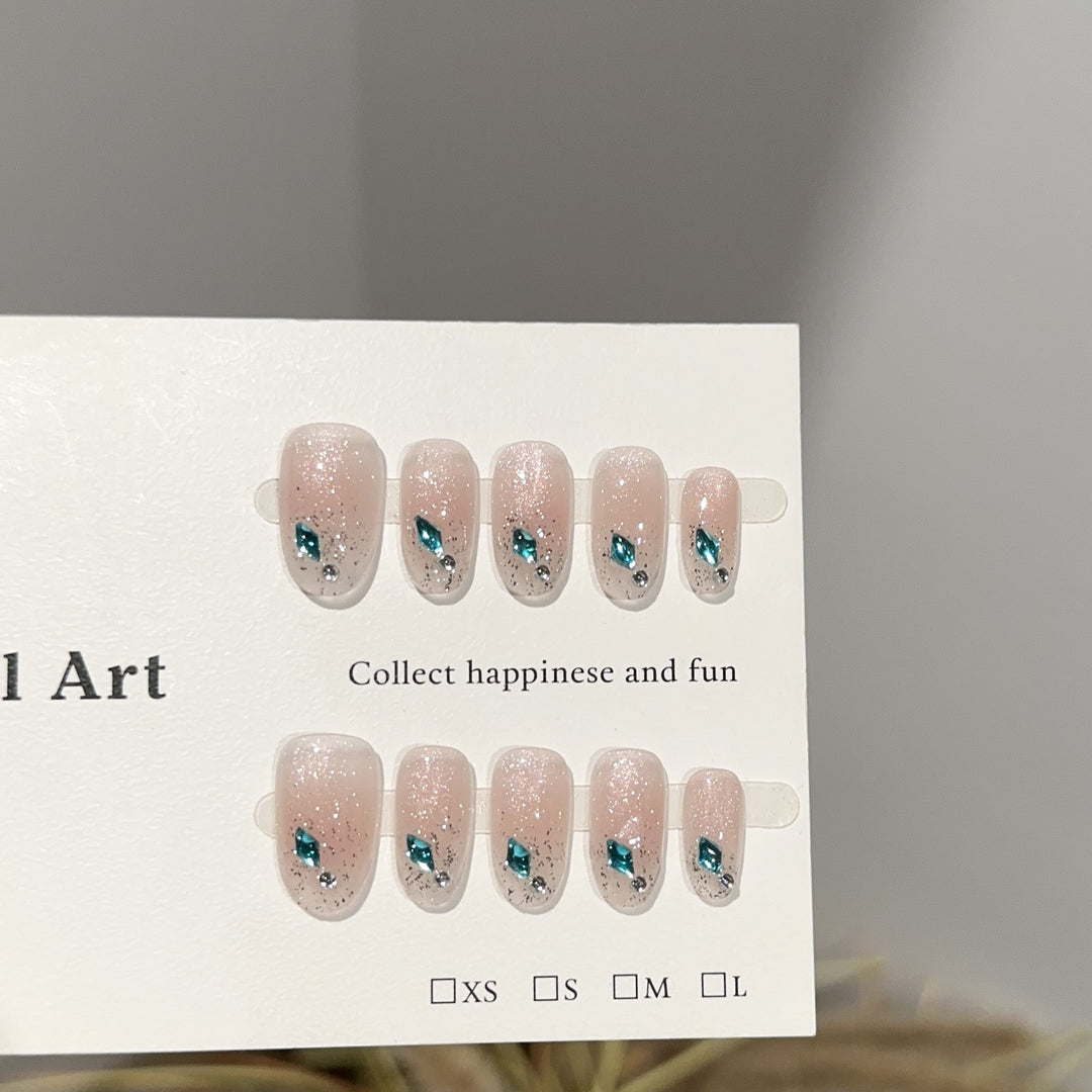 Glamorous Press-On Nail Art Set